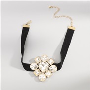 ( white) color flowers  occidental style palace wind exaggerating fully-jewelled medium velvet necklace