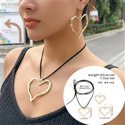 ( 1  GoldSuit  46 3)occidental style  exaggerating Metal big love necklace  twining velvet Peach heart