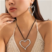 ( 1  White KSuit  46 3)occidental style  exaggerating Metal big love necklace  twining velvet Peach heart