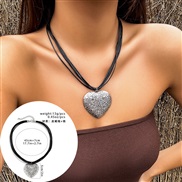 ( 2  White K 6 66)occidental style  exaggerating Metal big love necklace  twining velvet Peach heart