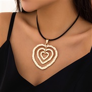 ( 7  Gold 612 )occidental style  exaggerating Metal big love necklace  twining velvet Peach heart
