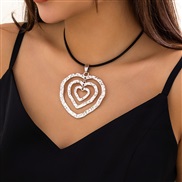 ( 7  White K 612 )occidental style  exaggerating Metal big love necklace  twining velvet Peach heart