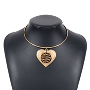 ( Gold)occidental style hollow love samll pendant necklace  exaggerating Metal wind brief Collarneckalce woman