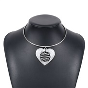 ( White K)occidental style hollow love samll pendant necklace  exaggerating Metal wind brief Collarneckalce woman