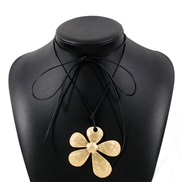 ( Flower alluvial gold) exaggerating pattern Irregular flowers love pendant necklace  temperament belt chain