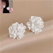 fashion concise sweetOL white bud personality lady ear stud