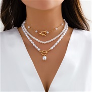( 8 GoldSuit  396 )occidental style  temperament Pearl necklace  creative Irregular chain clavicle woman