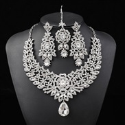 ( White K)occidental style exaggerating retro necklace set woman clavicle chain head