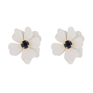 ( white)Korean style sweet flowers diamond earrings woman super temperament Ladies samll Earring