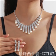 (Pearl  Two piece suit ZZTL 7)  claw chain series exaggerating Pearl Rhinestone necklace earrings set  banquet necklace