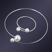 (1 SilverSuit ) Korean bride shine Rhinestone set  Round fully-jewelled bracelet earrings necklace three