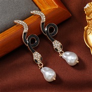 ( blackKCgold )brief fashion enamel resin earrings woman wealthy Alloy asymmetry color earring woman all-Purpose retro 
