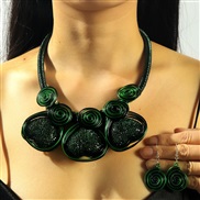 ( green)occidental style exaggerating personality wind all-Purpose Round clavicle chain  samll retro all-Purpose necklac