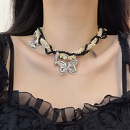 ( white)samll necklace woman twining Pearl butterfly clavicle chain personality exaggerating chain woman Collar
