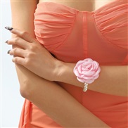 (B2 86)occidental style wind exaggerating rose bracelet  Pearl samll temperament elegant fashion flower