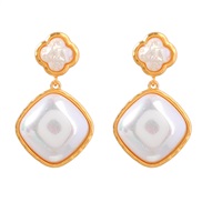 ( Gold)ins wind Alloy imitate Pearl earrings woman occidental style retro earring flowers square exaggerating Metal Ear