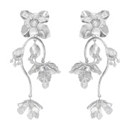 ( Silver)Alloy flowers flowersza super wealthy ear stud Leaf tassel trend Street Snapins same style