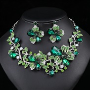 ( green)occidental style exaggerating retro necklace set woman luxurious crystal banquet clavicle chain