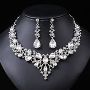 ( Silver)exaggerating retro necklace set woman luxurious crystal banquet clavicle chain