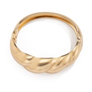 (gold )occidental style  exaggerating big drop Metal surface mirror opening bangleins wind