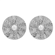 ( White k)R retro Metal wind Pearl Round temperament ear stud  high elegant all-Purpose ring